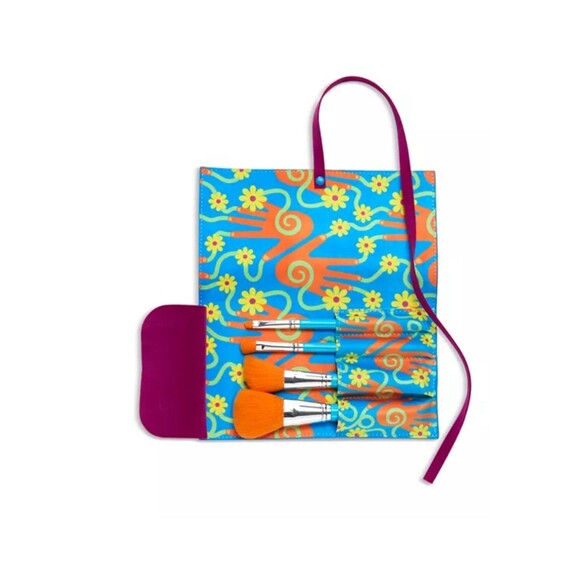Yinka Ilori makeup brushes set of 4 plus case - Picture 1 of 3